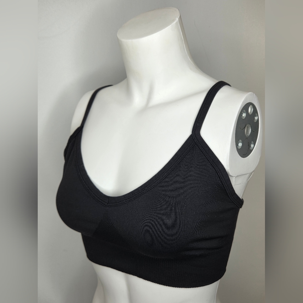 Lululemon Athletica Size 6 Classic Black Women's Crop Top